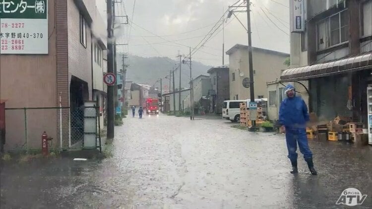 バケツをひっくり返したくらい…すごい土砂降り」青森県内に初の「警戒