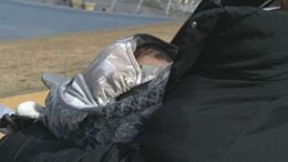 池に転落の赤ちゃん　手助けし立ち去った“ヒーロー”と再会「ありがとう」…名乗り出たきっかけ「ＳＮＳでの批判」|TBS NEWS DIG