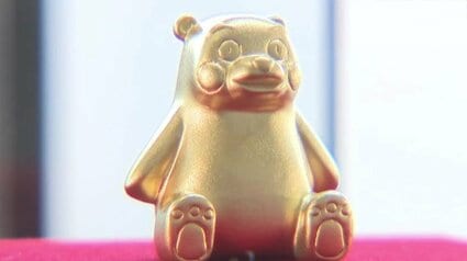価格高騰で光り輝く「黄金展」総額30億円の品々並ぶ 『純金のくまモン