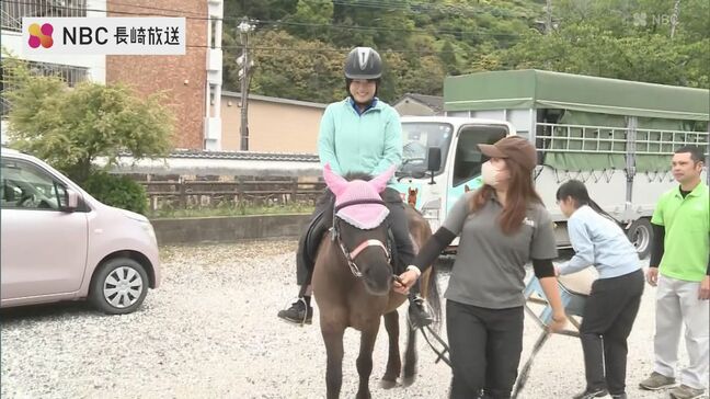 島内外で50頭ほどの対州馬を身近に感じて 対馬で乗馬体験会|TBS NEWS DIG