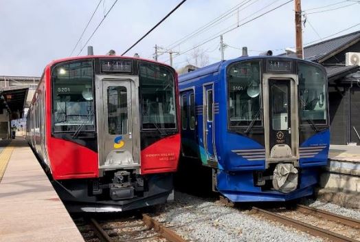 鉄道芸人らの鉄オタトークは予約で満員に　SR1系100番台と300番台の4両編成で5月3日に「開業10周年記念号」長野～直江津間に10年ぶりの直通列車　しなの鉄道とえちごトキめき鉄道が共同運行　長野|TBS NEWS DIG