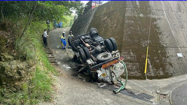 【原因は?】長崎市三和町でバキュームカー横転 浄化槽用の水を運搬中 中身の流出なし|TBS NEWS DIG