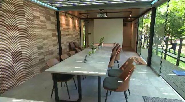 長野市の公園にガラス張りのおしゃれな建物が…若里公園に「レンタルスペース」がお目見え 県の公園に民間施設は初の試み|TBS NEWS DIG