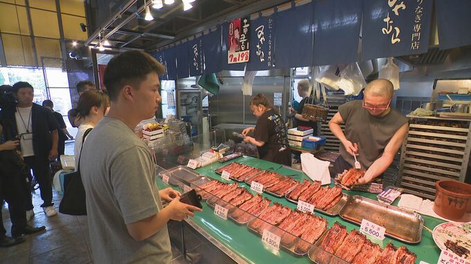 厳しい暑さをウナギで乗り切る！「土用の丑の日」に長蛇の列　金沢市・近江町市場　|　石川県のニュース｜MRO北陸放送