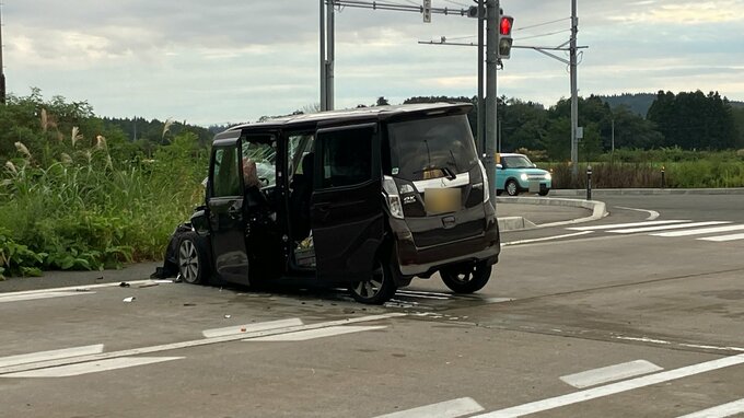 【追記あり】国道4号でトラックと軽乗用車が衝突の事故発生　母親と1歳未満の子どもが病院に搬送　青森県十和田市|TBS NEWS DIG
