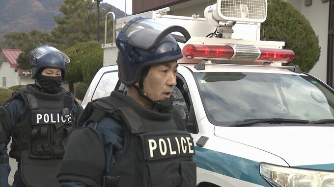 山口駐屯地で陸上自衛隊と山口県警が共同訓練　「ドローン」初運用　多数の警察官が襲撃される事案想定|TBS NEWS DIG