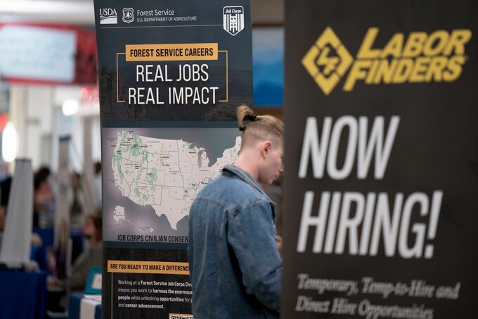 米雇用者数は予想上回る、失業率低下－利下げ休止の論拠裏付け