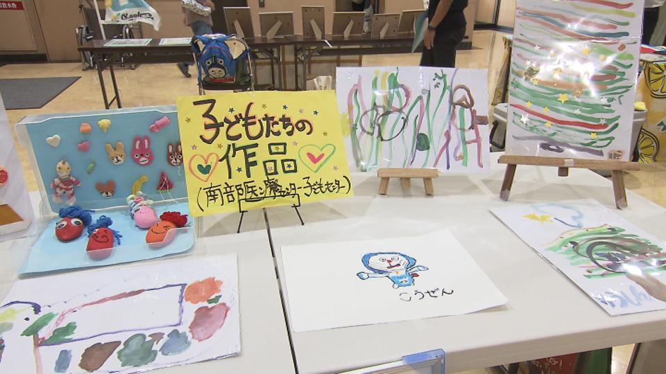 9月は世界小児がん啓発月間 子どもたちが病床でつくった作品を展示
