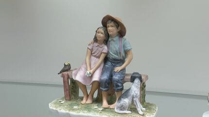 続・ノーマン・ロックウェル展」瀬戸の職人技が光るノベルティ約250点