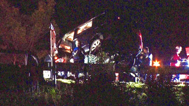 高速道路で乗用車同士が正面衝突、20代とみられる男性が意識不明 別の車の4歳と見られる男の子と運転手も救急搬送 対面通行区間【高知】|TBS NEWS DIG