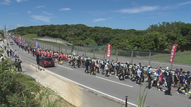 「基地のない沖縄」訴え平和行進　復帰から53年…その内実を問う|TBS NEWS DIG