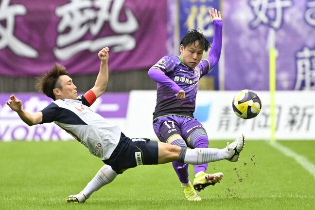 藤枝MYFC 4試合ぶり得点で連敗ストップ 甲府と1-1【J2リーグ第34節速報】|TBS NEWS DIG