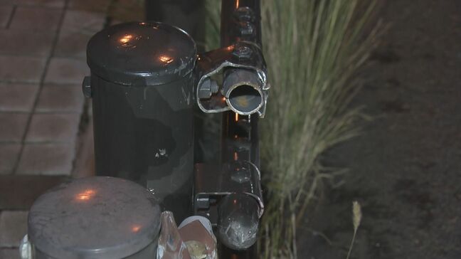 岐阜市内を走行中の路線バスがガードレールに衝突　乗客の41歳女性が首の痛み訴え救急搬送　残りの客14人は代替バスに乗り15分遅れで再出発|TBS NEWS DIG