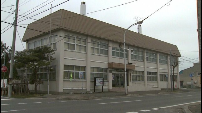 国道走行中のダンプカーからタイヤ2本が脱落⇒1本が反対車線のタンク車に衝突　けが人なし　国道5号線　北海道長万部町|TBS NEWS DIG