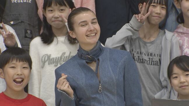 ウクライナ人歌手が日本の小学校で平和授業「ウクライナのことを発信し続けてほしい」|TBS NEWS DIG