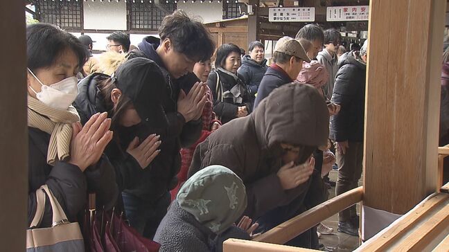 家族の健康や受験合格、自身の成長などを願って　雪がちらつく中で初詣|TBS NEWS DIG