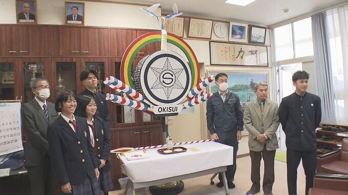 沖水創立120周年 大海原へ漕ぎ出す生徒の活躍願い実習船に旗頭 トビウオに龍神や櫂などあしらう |TBS NEWS DIG