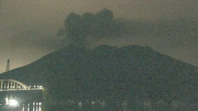 桜島で噴火　火口から2400メートルまで上がる　鹿児島市吉野方向～姶良市加治木方向に流れる予想|TBS NEWS DIG