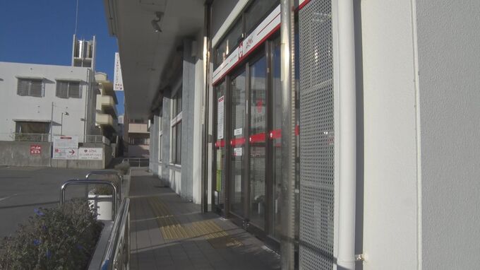 ＡＴＭ利用後に720万円入ったリュックをバイクの男に奪われる　「人目が結構つく場所なのに」と犯行時間と場所に驚く声も　　|　沖縄のニュース｜RBC 琉球放送