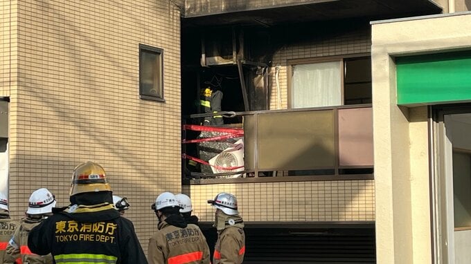東京・調布市の住宅街　3階建てアパートで火事　40代男性が意識不明で病院搬送　現在は意識回復|TBS NEWS DIG