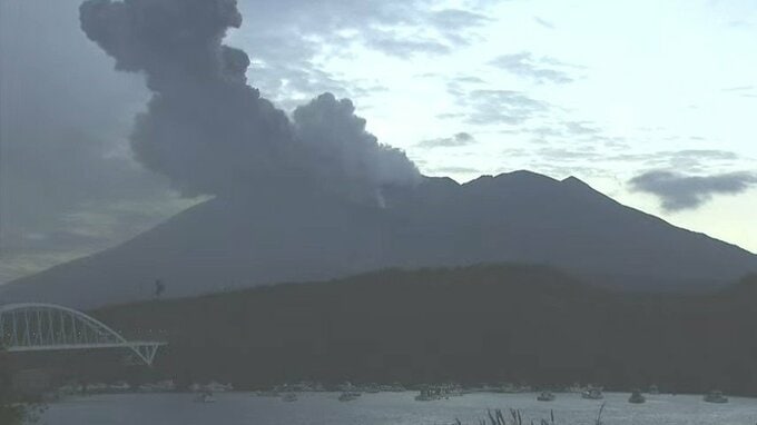 桜島で爆発的噴火　噴煙900メートル　|　鹿児島のニュース｜MBC NEWS｜南日本放送