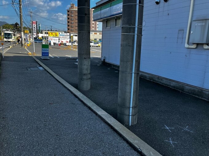 コンビニ店員の頭を電柱に打ち付けケガをさせたか　たばこ２箱などを盗んだ疑いも　無職の男（54）を強盗傷害容疑で現行犯逮捕　広島　|　RCC NEWS | 広島ニュース | RCC中国放送