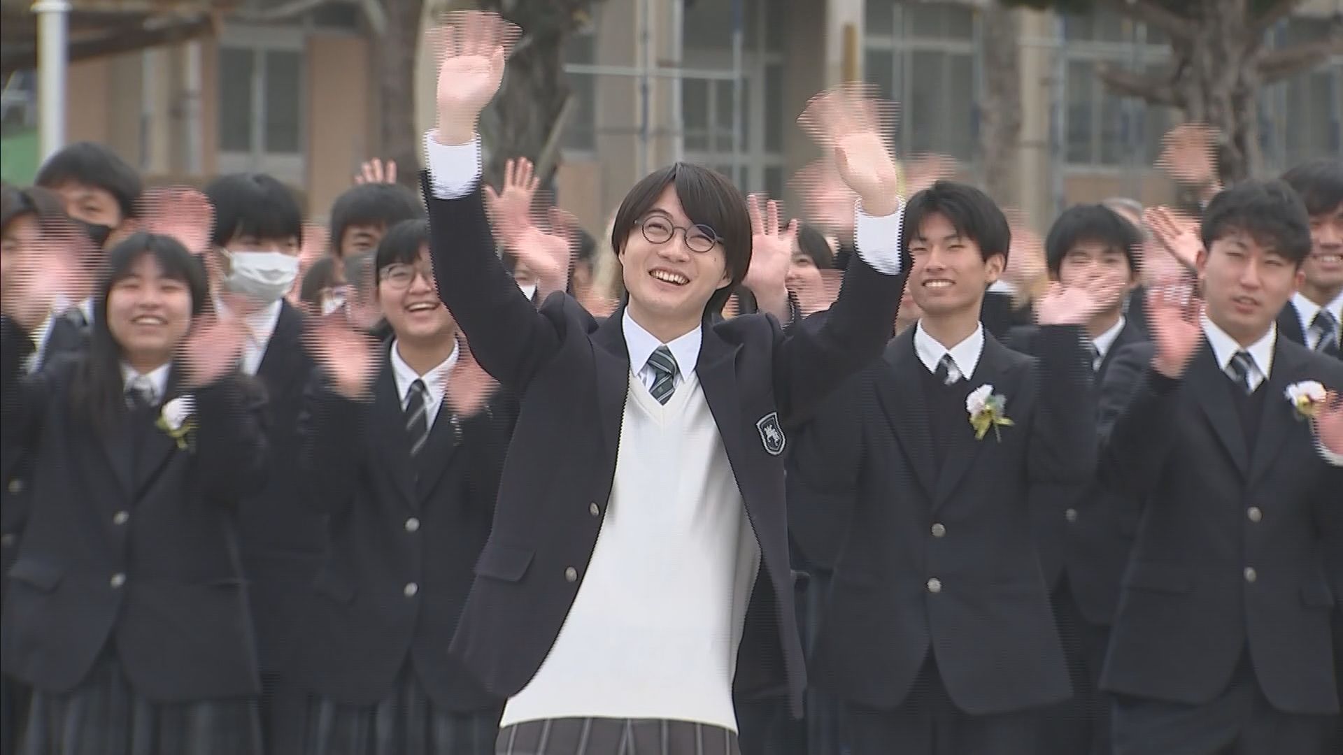 俳優・神木隆之介さん 尾道・瀬戸田高校の卒業式にサプライズで登場