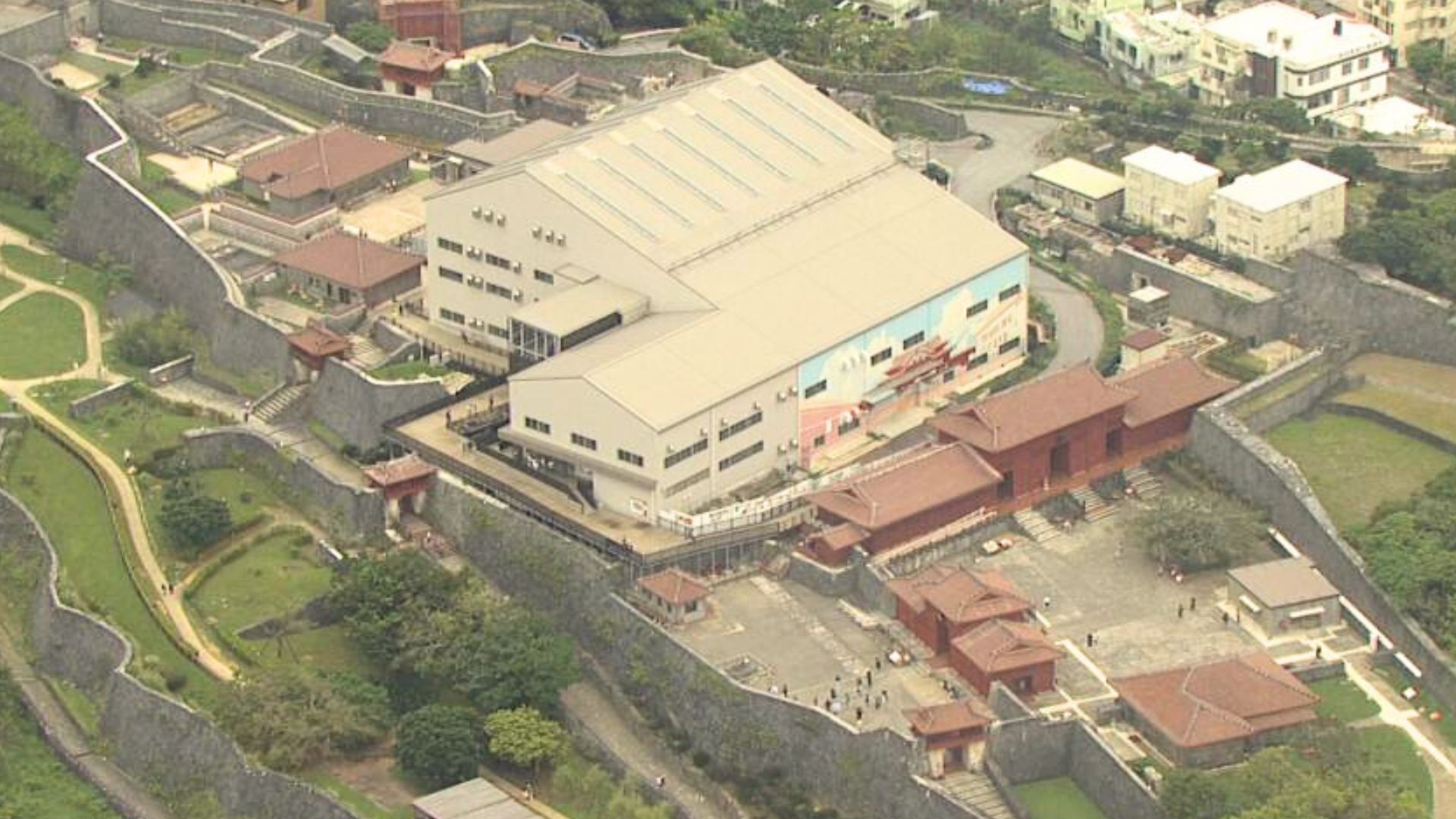 見せる復興」終了で再建工事は終盤へ 首里城正殿見学エリアの公開