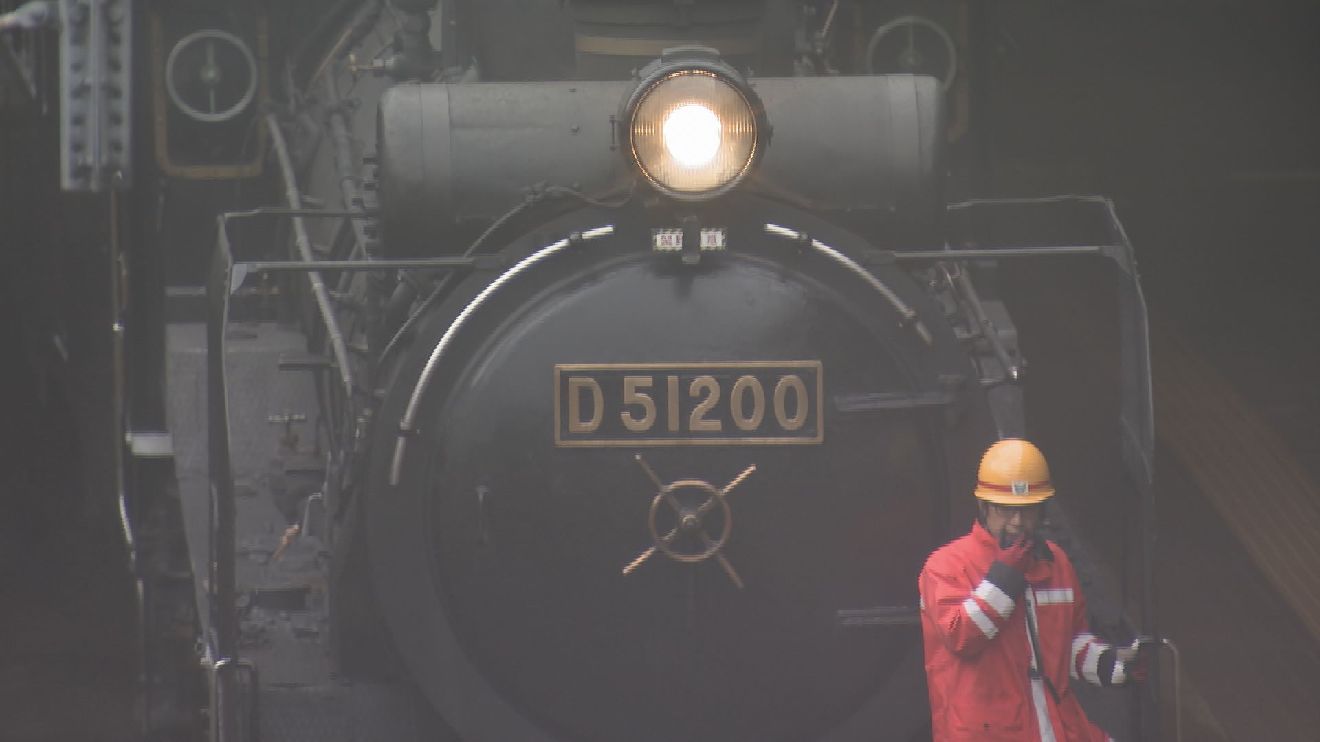 SLやまぐち号 前照灯点灯せず運休決まる 乗客250人満員が乗車