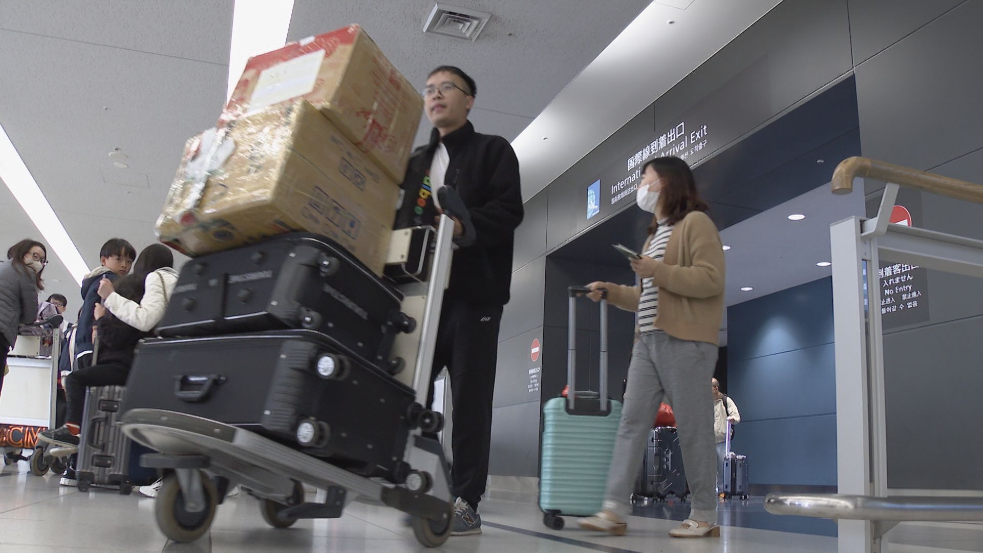 帰国ラッシュがピーク　セントレアは１日で約６０００人が帰国見込み　Uターンラッシュも