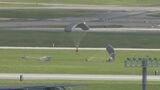米軍が今年2回目のパラシュート降下訓練強行 嘉手納基地|TBS NEWS DIG