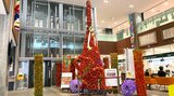 お盆を前に地元の特産品をPR 市役所に高さ6メートルのホオズキタワーが登場 大分・佐伯市 | 大分のニュース|OBS NEWS|大分放送