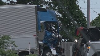 「酒には酔っていない」容疑を一部否認　酒気帯び運転の疑いでトラック運転手（56）逮捕　工事用車両に突っ込み2人死亡　富山・魚津市　|　富山のニュース｜天気・防災｜チューリップテレビ