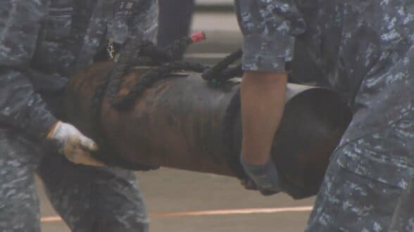 富山湾で見つかった不発弾は米軍の焼夷弾か　定置網に引っかかった円筒状の物体を海上自衛隊が回収、爆発の危険は低く舞鶴で処理　|　富山のニュース｜天気・防災｜チューリップテレビ