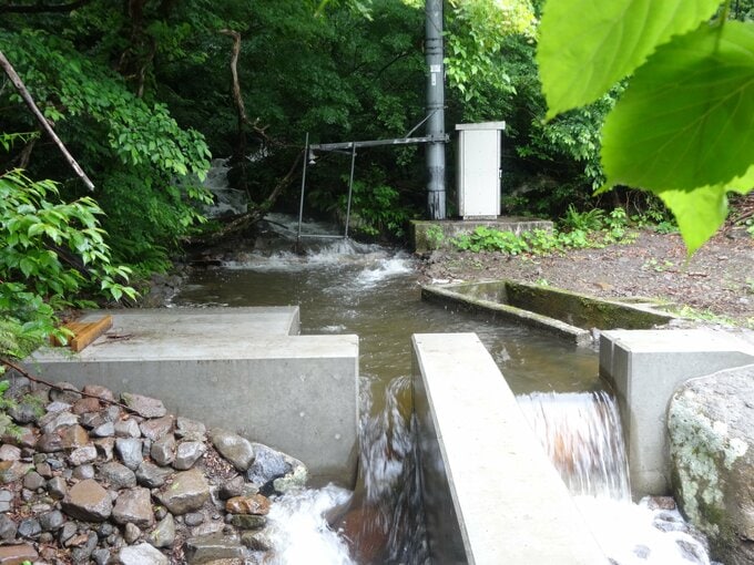 喜多方市雄国山麓の「小水力発電所」公開　雄国沼から流れる農業用水利用　福島|TBS NEWS DIG