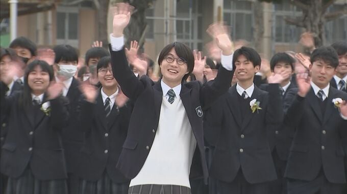 俳優・神木隆之介さん　尾道・瀬戸田高校の卒業式にサプライズで登場　卒業生たちに夢へのエール送る　広島　|　RCC NEWS | 広島ニュース | RCC中国放送