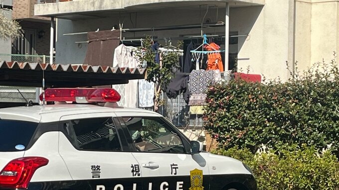 東京・青梅市の市営住宅で81歳の女性が死亡　約3キロ離れた橋の下では女性の息子（52）が死亡しているのが見つかる　警視庁が関連を捜査|TBS NEWS DIG