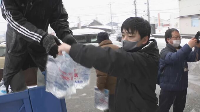 「準備したもの全部はけてしまって…」寒波の影響で約5400世帯が断水の石川・かほく市　飲料水の配布追いつかず　|　石川県のニュース｜MRO北陸放送