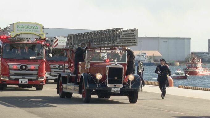 日本で最も古い「はしご車」90年前に購入のベンツ車が半世紀ぶりお披露目　名古屋市消防出初め式|TBS NEWS DIG
