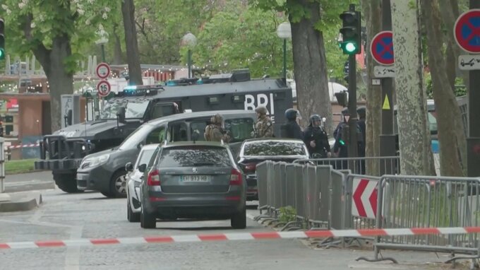 フランス・パリ　イラン領事館に男が立てこもり　爆発物のようなもの所持か