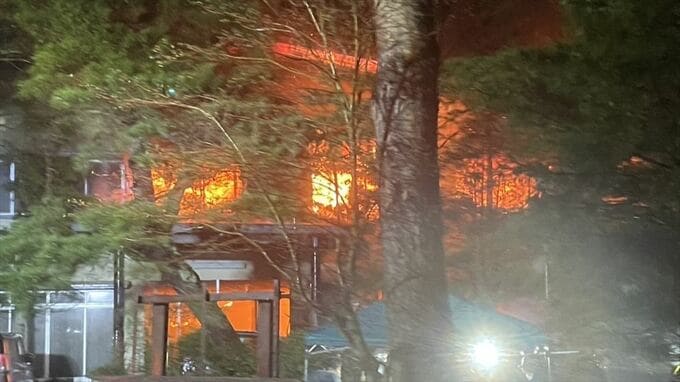 【速報】民家兼元民宿が全焼　男女2人が死亡　山梨　|　山梨のニュース | ＵＴＹテレビ山梨
