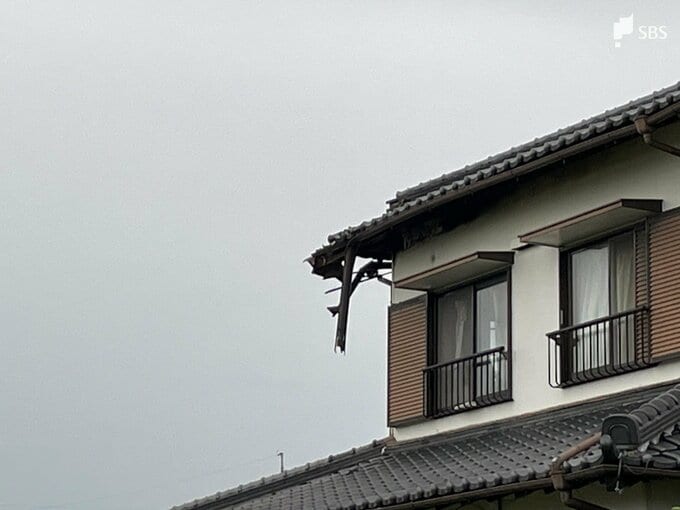 静岡県藤枝市の住宅の屋根が焼ける火事落雷の影響か 県内には「線状降水帯半日前予測」が発表|TBS NEWS DIG