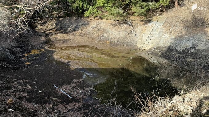 「落ちちゃっただけ」ため池に解体工事のコンクリートがら約3.6トン不法投棄か 男2人を逮捕＝静岡・小山町|TBS NEWS DIG