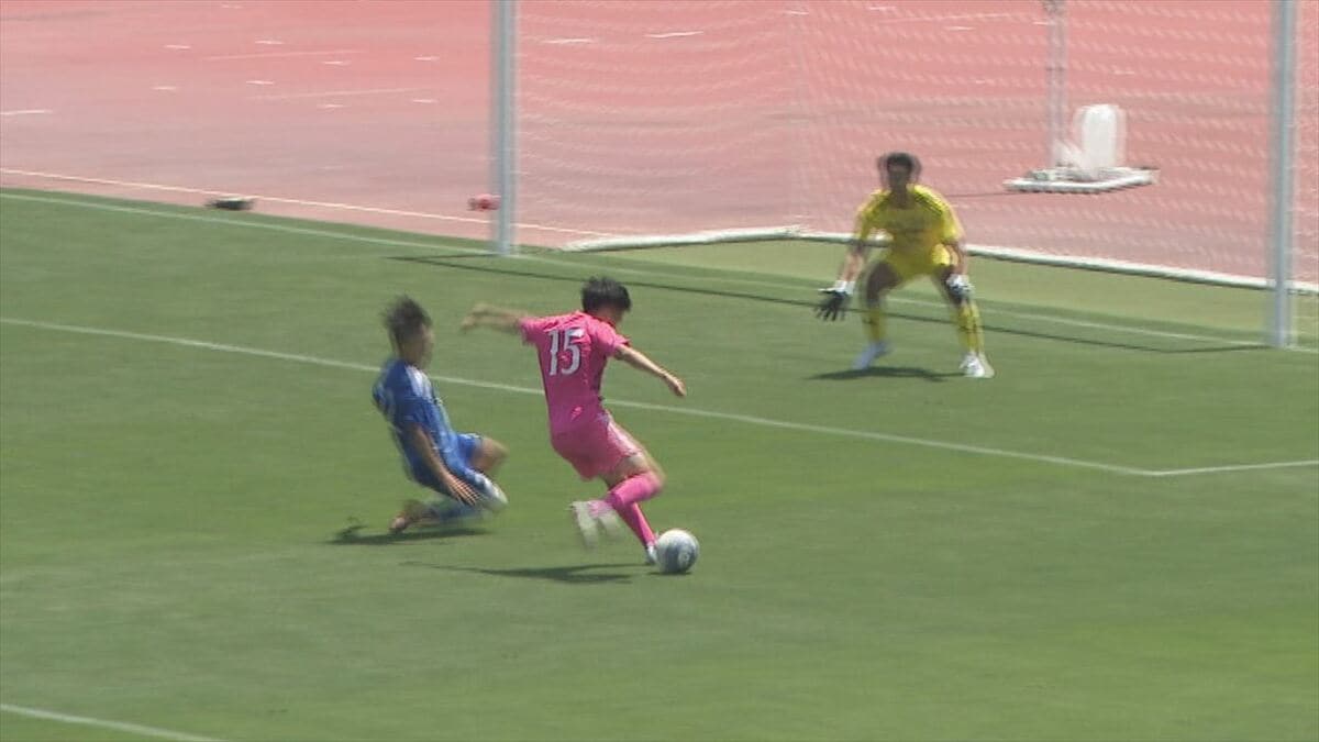 山梨県高校総体　サッカー決勝　日大明誠が2対0で勝利　3連覇を達成