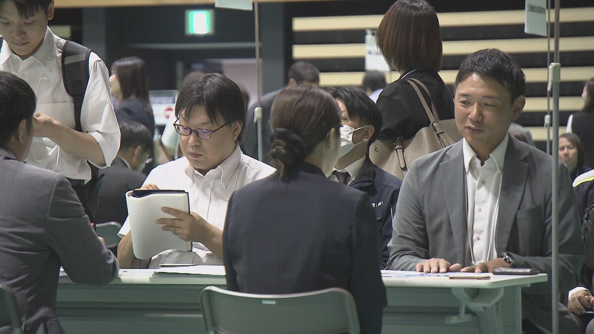 地元就職増加へ　高校と企業の情報交換会を大分県などが開催