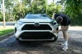 トヨタRAV4ハイブリッド、米国で中古車争奪戦－走行7万kmで500万円超| TBS CROSS DIG with Bloomberg
