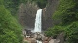 「きれいな景色で最高！」長野と新潟の県境、日本の滝百選のひとつ、落差55メートル「苗名滝（なえなたき）」俳人・小林一茶もかつて訪れ|TBS NEWS DIG
