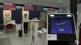 「約10分の短縮期待できる」利用客がセルフで荷物を預けられるサービスの運用開始 JALが『青森空港』で 東北地方の空港では初めての運用|TBS NEWS DIG
