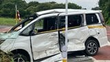 【速報・追記あり】0歳の乳児は意識不明の重体　乳児1人含む3人が病院搬送の事故「生きろ生きろ生きろ生きろって」乳児を救出した人　交差点でトラックと乗用車が衝突　乗用車の側面ぐっしゃり…　青森県三沢市|TBS NEWS DIG