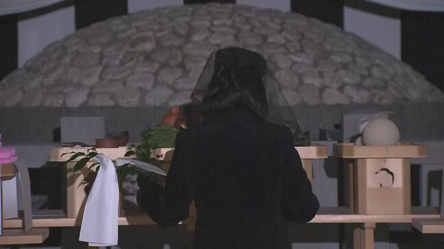 三笠宮妃百合子さま「斂葬の儀」 遺骨はゆかりの品々とともに夫の三笠宮さまの墓に納められる|TBS NEWS DIG